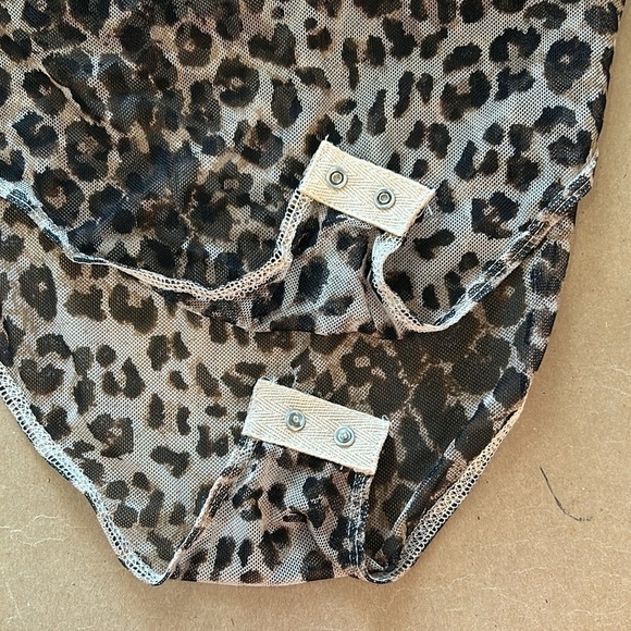 NWT Aqua brand leopard print sheer bodysuit size M high cut leg, deep scoop neck - Picture 9 of 10